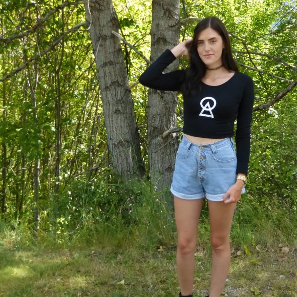 💎 Thorn Clothing Organic Crop Top - Graphic Design - Long Sleeve Crop Top - NWT - Picture 3 of 4
